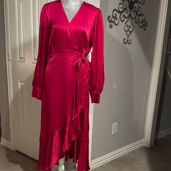 sofia by sofia vergara Dresses & Skirts - Chic Long‎ Sleeve Hot Pink Wrap Dress